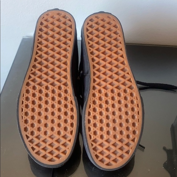 VANS - Picture 2 of 3